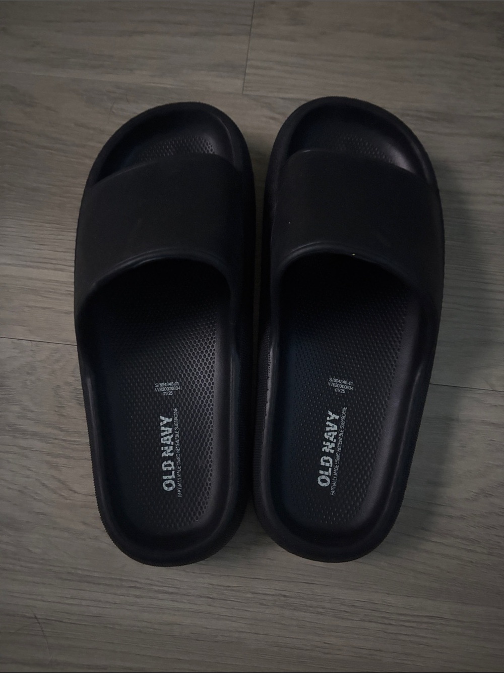 Old Navy Black Single-Strap Slide Sandals